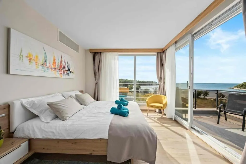 Villa Palma - Seaside Luxury Villa For 6 Person! Pula