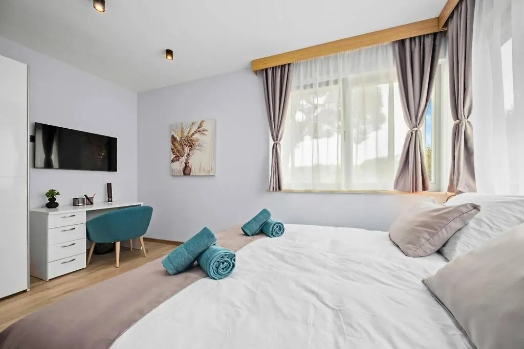 Villa Palma - Seaside Luxury Villa For 6 Person! Pula
