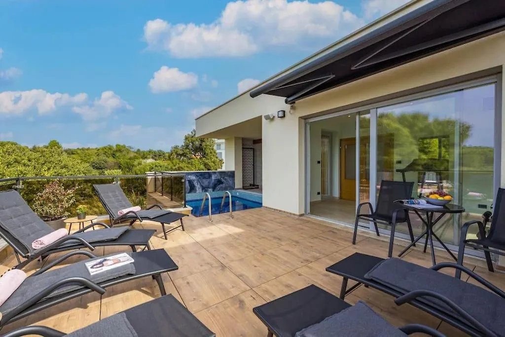 Villa Palma - Seaside Luxury Villa For 6 Person! Pula 0*,  Croatia