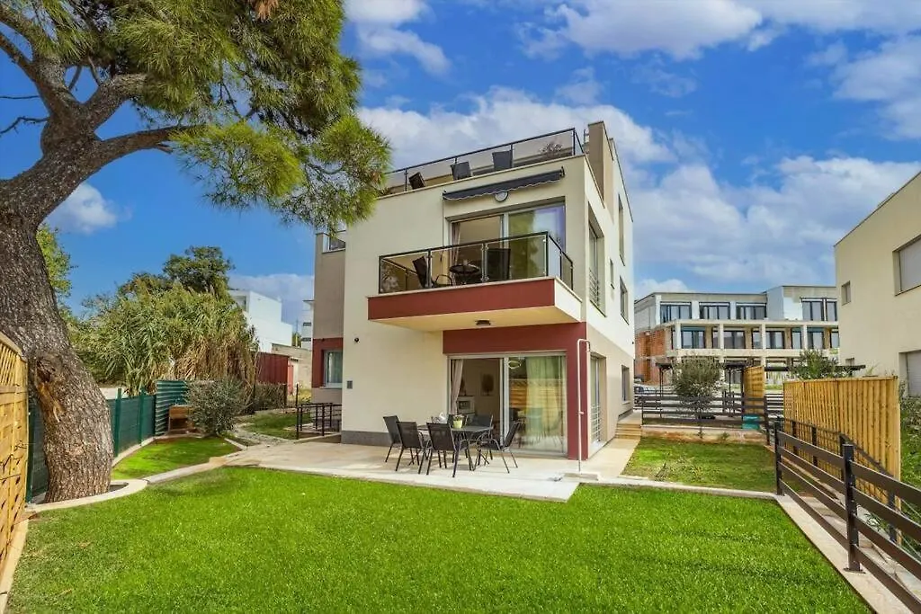 Villa Palma - Seaside Luxury Villa For 6 Person! Pula