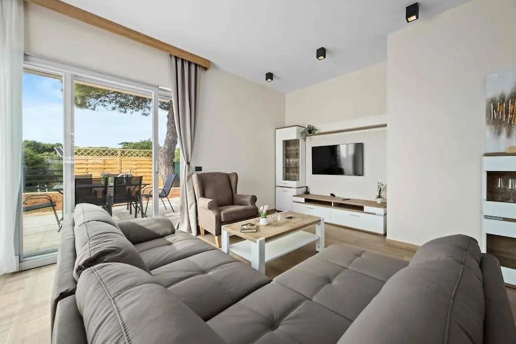 Villa Palma - Seaside Luxury Villa For 6 Person! Pula