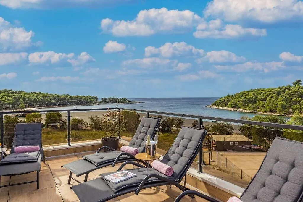 Villa Palma - Seaside Luxury Villa For 6 Person! Pula 0*,  Croatia