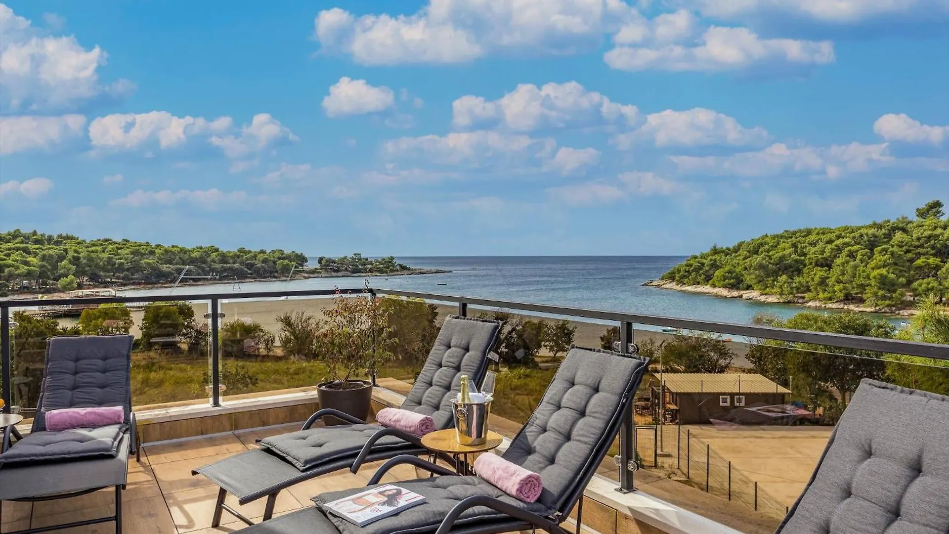 Villa Palma - Seaside Luxury Villa For 6 Person! Pula
